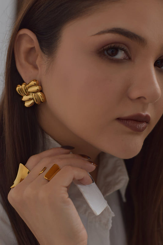 Aretes Divine